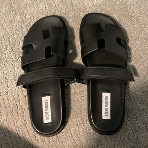 NWOB STEVE MADDEN SANDAL, BLACK